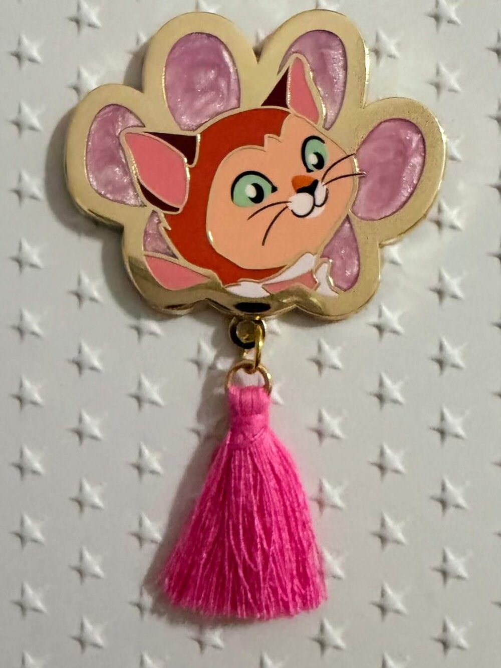 Dinah Disney Cats Tassel Alice in Wonderland BoxLunch Exclusive Pin
